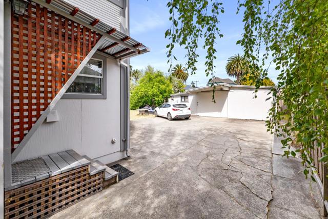 129 Sunnyside Avenue, Santa Cruz CA: https://media.crmls.org/mediaz/77987933-6b1b-465b-9f68-88d40d197f44.jpg