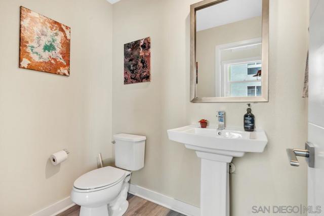 722 Anchor Ct, Chula Vista CA: https://media.crmls.org/mediaz/77987bbd-69dc-4a20-a870-873537349c86.jpg