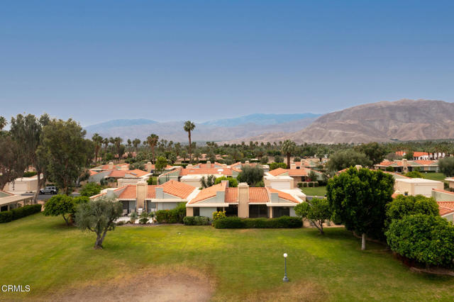 72460 Rodeo Way, Rancho Mirage CA: https://media.crmls.org/mediaz/7798aaa1-c1e9-47c6-a2c0-390b879c2767.jpg