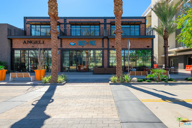 111 N Palm Canyon Drive, Palm Springs CA: https://media.crmls.org/mediaz/7798d00f-b4b0-472b-89c6-734322334cbe.jpg