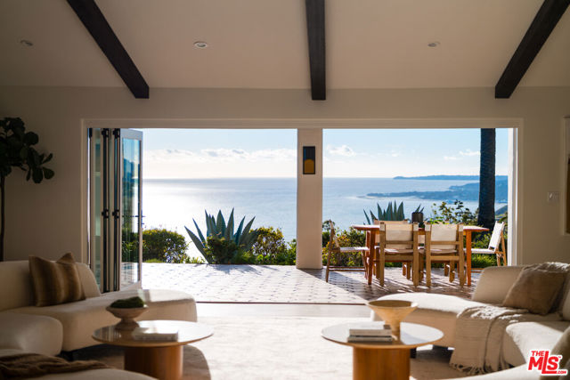 21607 Rambla Vista, Malibu CA: https://media.crmls.org/mediaz/7798f97e-6152-4a4e-945c-9227a0536860.jpg