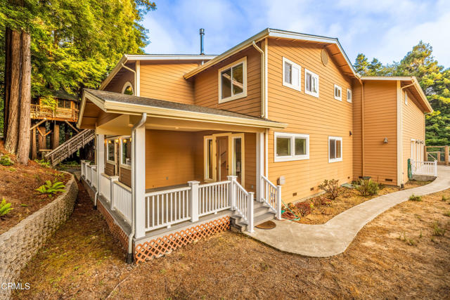 16611 Pearl Ranch Road, Fort Bragg CA: https://media.crmls.org/mediaz/77990330-3566-4767-a9c2-d92ee1f771dd.jpg