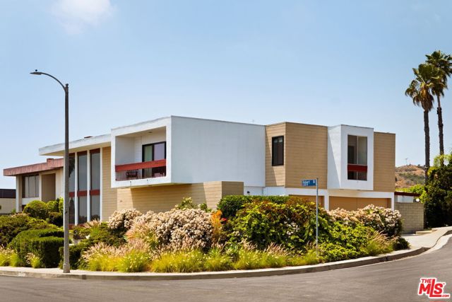 2341 N Hobart Boulevard, Los Angeles CA: https://media.crmls.org/mediaz/77995755-ec7f-45ab-912c-bf4a4b5c8f3a.jpg