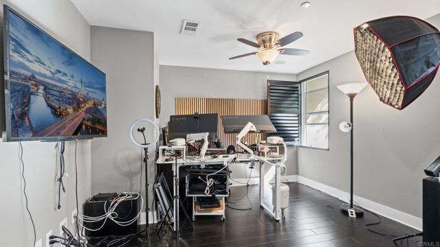 Detail Gallery Image 22 of 39 For 7810 Inception Way, San Diego,  CA 92108 - 3 Beds | 3/1 Baths