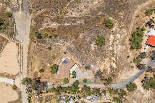9231 Gawn Trl, Moreno Valley CA: https://media.crmls.org/mediaz/77999c16-3de4-4dcb-942c-c3f01d357937.jpg