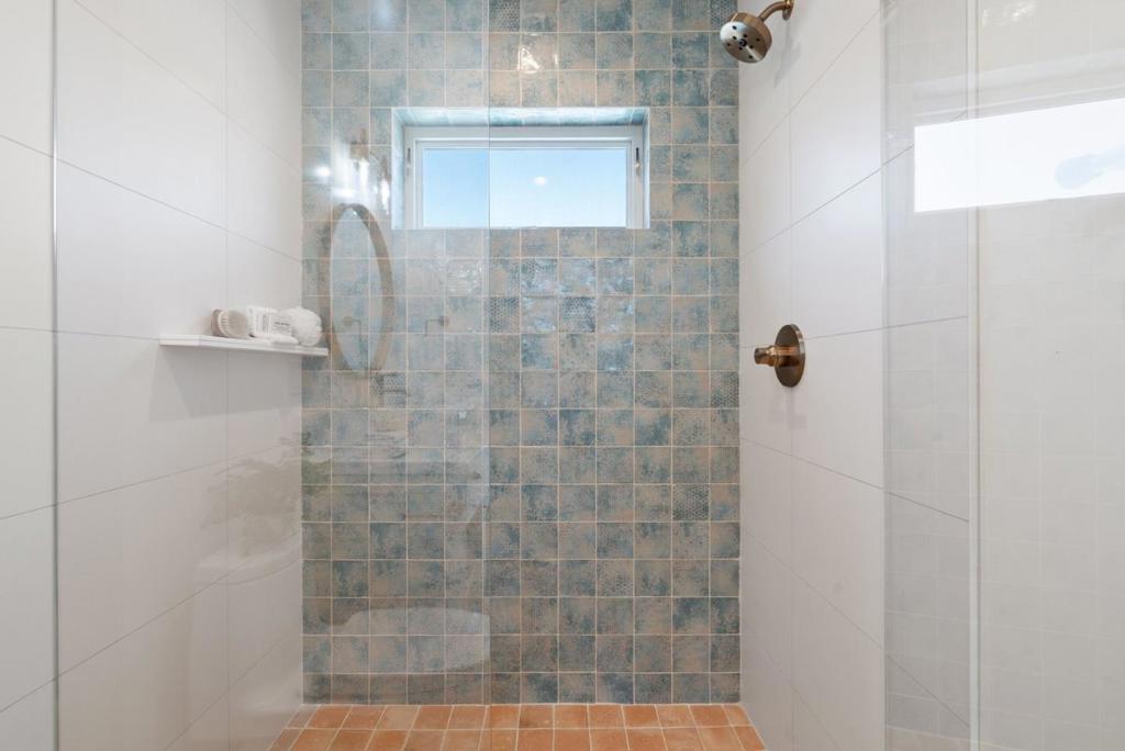 https://media.crmls.org/mediaz/779a2c0b-5614-4aef-90ad-dfa594bc9575.jpg?preset=X-Large