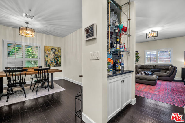 420 S Broadway, Redondo Beach CA: https://media.crmls.org/mediaz/779a3246-8c18-4cfa-b784-0f549ce0304a.jpg