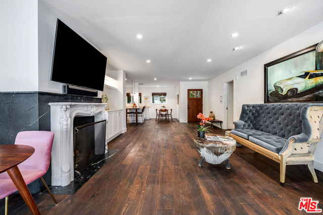 4838 Coldwater Canyon Avenue, Sherman Oaks CA: https://media.crmls.org/mediaz/779a395d-be47-4c72-8982-5edbba469291.jpg