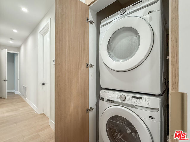 150 N Arnaz Drive, Beverly Hills CA: https://media.crmls.org/mediaz/779aa78e-0db9-4fee-b36c-a6b73642db3a.jpg