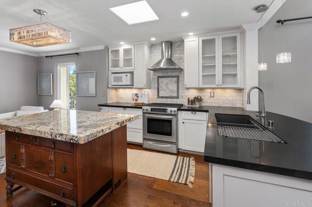 Detail Gallery Image 8 of 25 For 962 E Ave #C,  Coronado,  CA 92118 - 2 Beds | 2/1 Baths