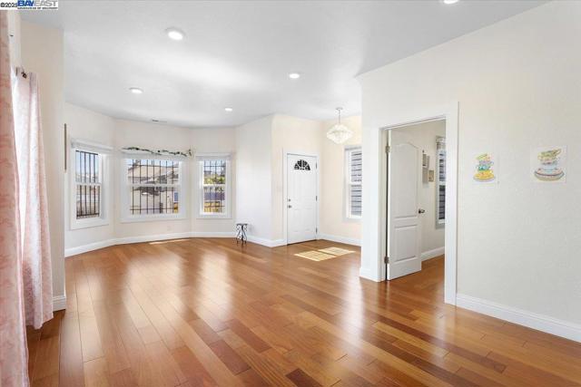 1539 International Blvd, Oakland CA: https://media.crmls.org/mediaz/779b4a7a-272a-4bf9-bce6-7b66538ba1f7.jpg