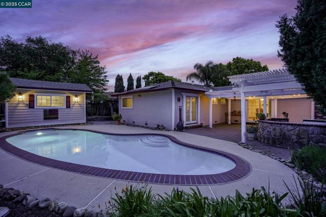 427 Dale Rd, Martinez CA: https://media.crmls.org/mediaz/779b924c-1a70-4e87-92e9-16f6da25dff4.jpg