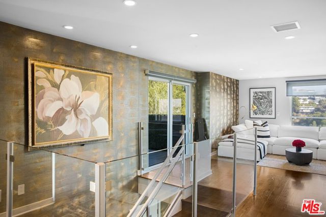 9318 Warbler Way, Los Angeles CA: https://media.crmls.org/mediaz/779c91f0-caba-41c6-a0f9-b7f2153b21bc.jpg