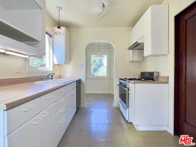 2416 Teviot Street, Los Angeles CA: https://media.crmls.org/mediaz/779d2577-3af4-491f-b0f6-393951307091.jpg