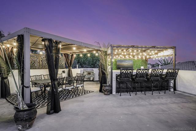 7335 El Fuerte St, Carlsbad CA: https://media.crmls.org/mediaz/779dfdac-e45b-4a0d-8332-f7bef3961551.jpg