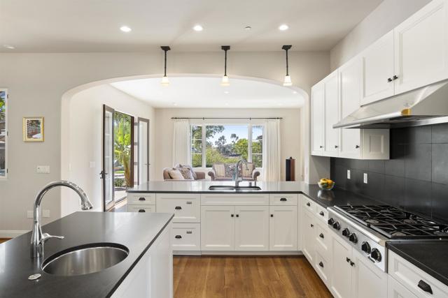 16733 Calle Hermosa, San Diego CA: https://media.crmls.org/mediaz/779e3b85-cddc-48ef-9d3e-516b543b097c.jpg