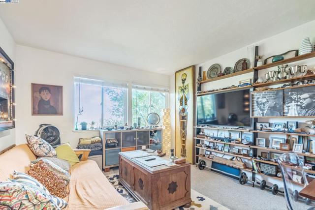 Image 22 of 39 For 15 Encina Pl