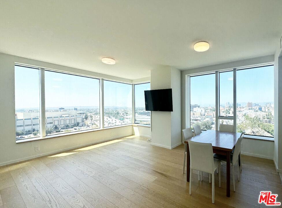 889 Francisco Street #1106