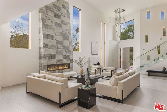 12443 W Sunset Boulevard, Los Angeles CA: https://media.crmls.org/mediaz/779f9171-0f28-4fcd-8078-20756ed27525.jpg