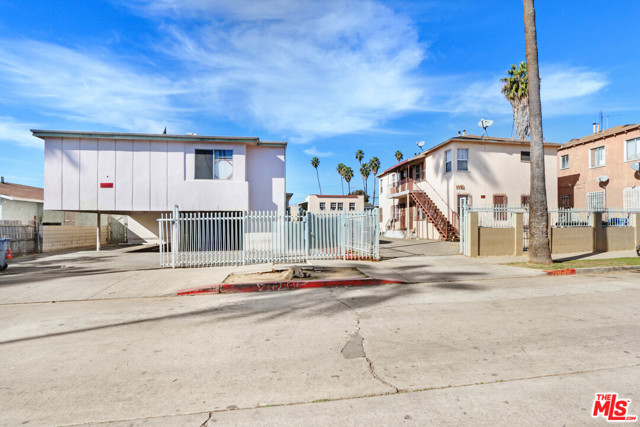 1443 S Cloverdale Avenue Los Angeles, California Once in a lifetime 100% Vacant 15 Units + 4 ADUs in Prime Mid City priced at only 355k/door for vacant units. Value add opportunity with a huge upside to 7.2% Cap Rate and 10.8 GRM after renovations. Excellent location minutes from Beverly Hills, Culver City, and West Adams. Potential to create 2 detached 1,200 SF 3 Bed 3 Bath ADUs & 2 attached 400 SF 1 Bed 1 Bath ADUs. Individually metered for Gas & Electricity.