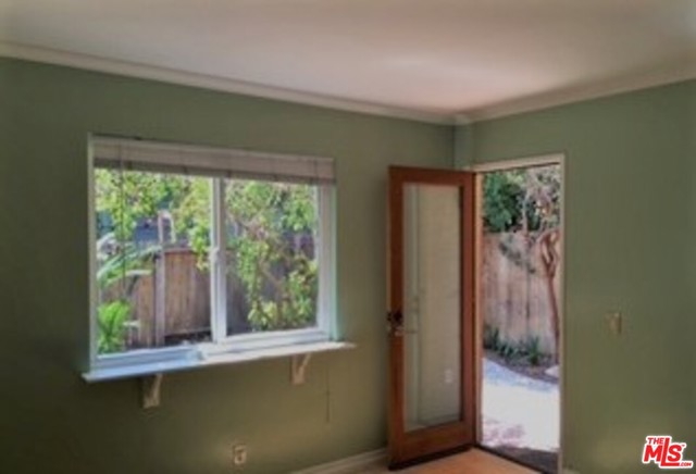 6474 Cavalleri Road Malibu, California Welcome home to this adorable end unit with its own private back yard. Gleaming hardwood floors, walk-in closet, Master bedroom with direct access to private patio. light, bright and clean make this home ideal for anyone looking to live in this affordable beachside community. Surrounded by lush trees and landscaping.