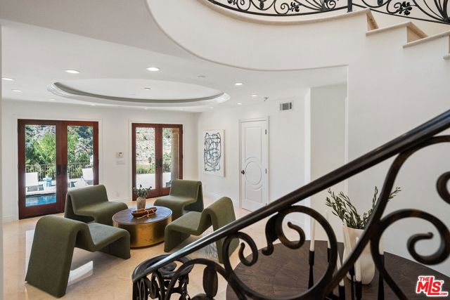 8027 Floral Avenue, Los Angeles CA: https://media.crmls.org/mediaz/77a08b9a-a393-42d8-ad6b-690ef57b93a5.jpg