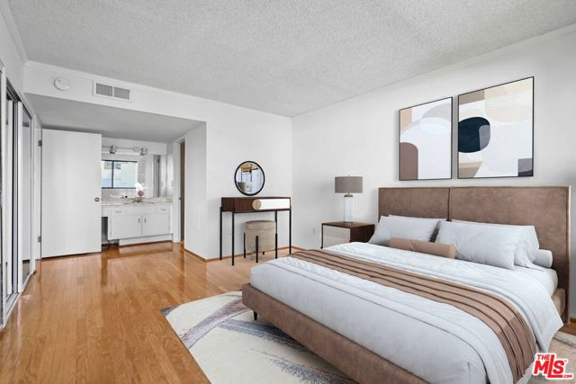 10966 Rochester Avenue, Los Angeles CA: https://media.crmls.org/mediaz/77a0ee7d-633a-4a04-ac82-a7bdf24406f7.jpg