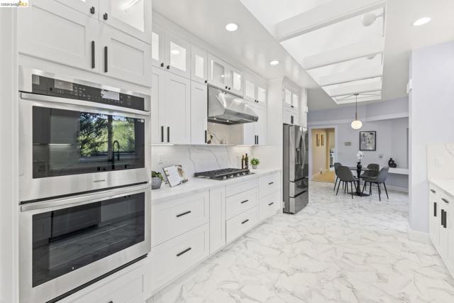 Image 4 of 30 For 64 Valencia Rd