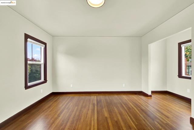 971 34Th St, Richmond CA: https://media.crmls.org/mediaz/77a1b711-36ff-410e-a711-89dcc64ebb77.jpg
