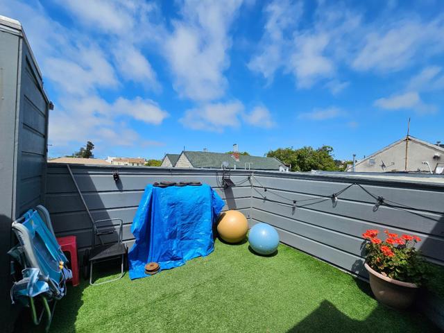 31163118 23rd Street, San Francisco CA: https://media.crmls.org/mediaz/77a24ef8-0c80-49c8-9a1f-320fe36a683a.jpg