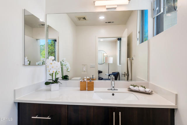 Detail Gallery Image 9 of 28 For 2504 via Artis, Los Angeles,  CA 90039 - 3 Beds | 3 Baths