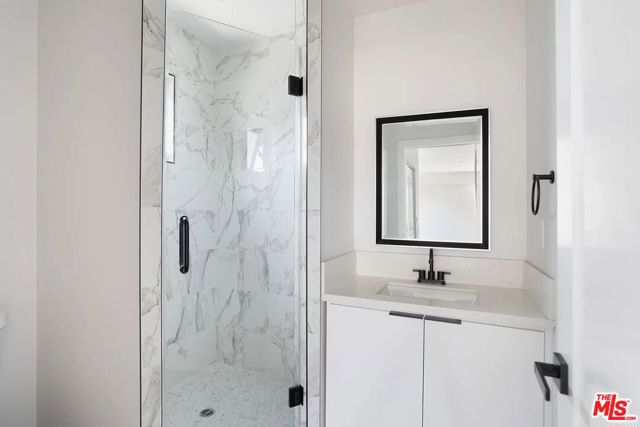 1726 Menlo Avenue, Los Angeles CA: https://media.crmls.org/mediaz/77a2e0cc-16c9-48b8-8f44-3c3efedb35cf.jpg