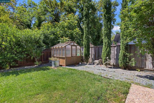 5104 Alhambra Valley Rd, Martinez CA: https://media.crmls.org/mediaz/77a356fc-a66e-4f51-9e2b-7601110bc531.jpg