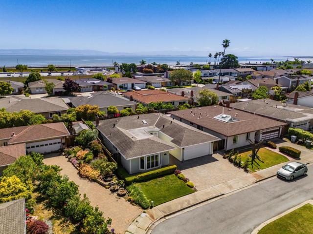 372 Bluefish Court, Foster City CA: https://media.crmls.org/mediaz/77a3f047-5131-461d-99a4-f5d03c101353.jpg
