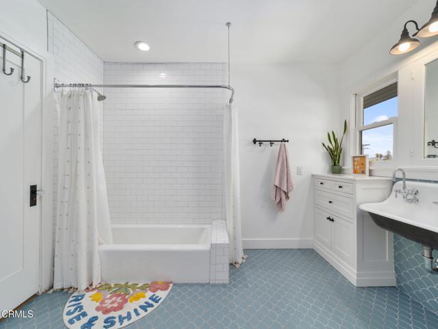 1327 Campbell Street, Glendale CA: https://media.crmls.org/mediaz/77a45ea2-07ea-4946-ad02-d3058b41ea14.jpg