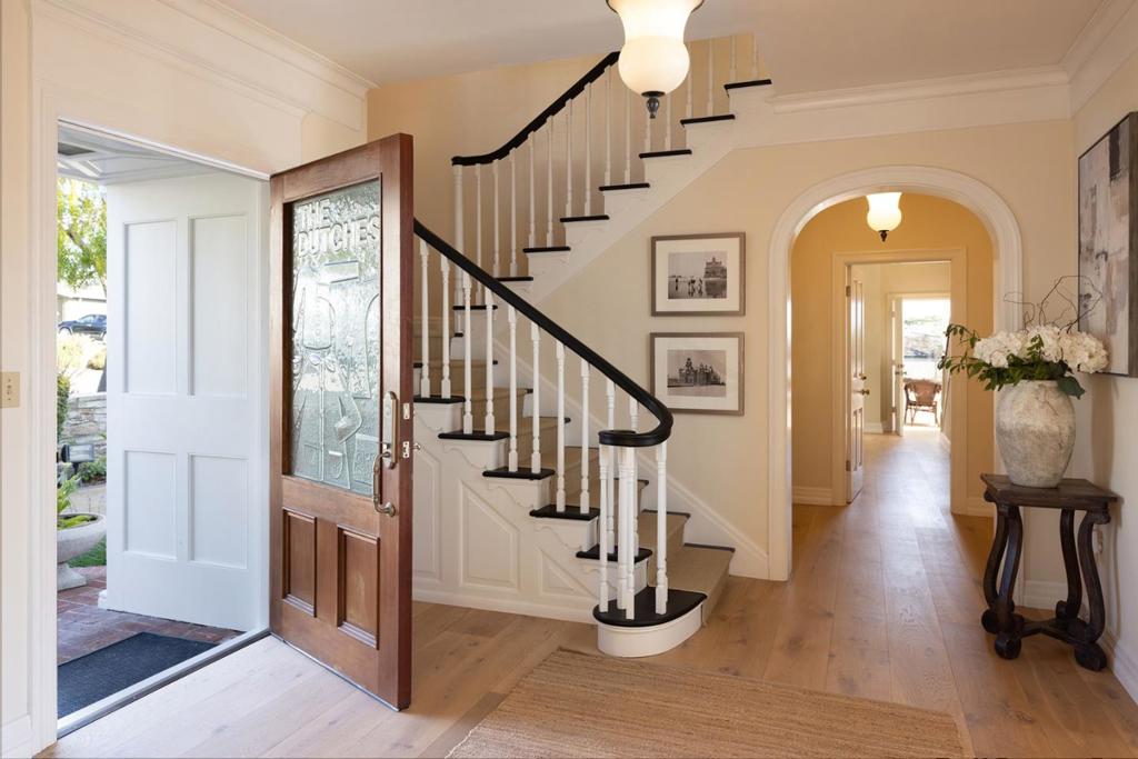 https://media.crmls.org/mediaz/77a47e4e-b97d-4bb0-8e07-8a62d935834b.jpg?preset=X-Large