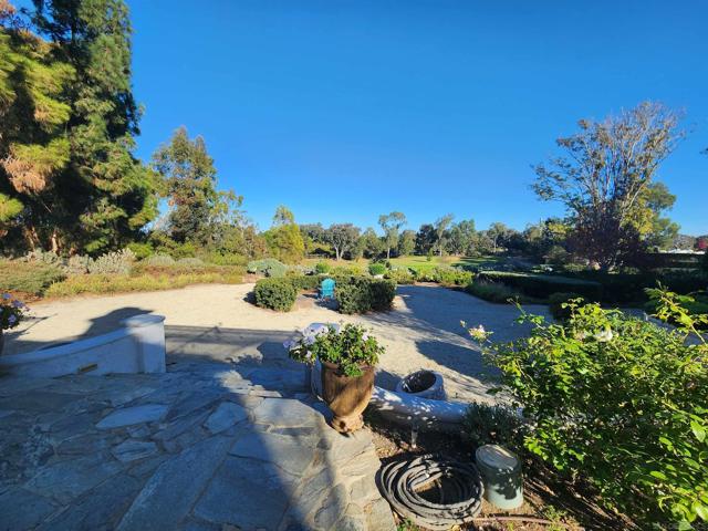 1402 Via Mil Cumbres, Solana Beach CA: https://media.crmls.org/mediaz/77a4e60d-306a-48e0-b339-d146ff83619e.jpg