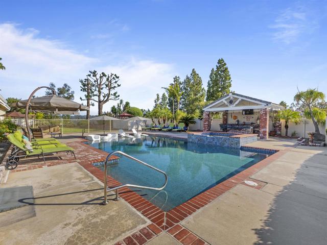 17502 Corte Lomas Verdes, Poway CA: https://media.crmls.org/mediaz/77a53009-560c-48cb-87ad-35d340a687df.jpg