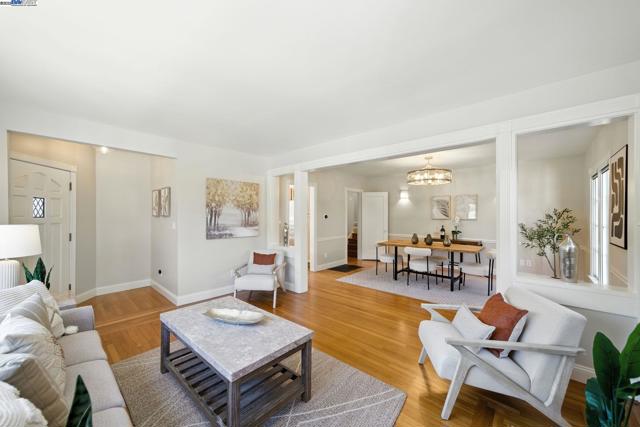 3357 Jordan Rd, Oakland CA: https://media.crmls.org/mediaz/77a55a7a-02ed-4af4-9b59-5b6021b09be5.jpg