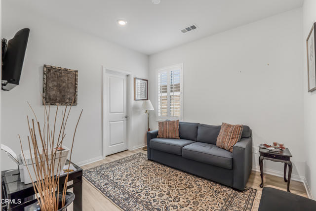 566 Purple Sage Lane, Simi Valley CA: https://media.crmls.org/mediaz/77a5e3ce-195c-4b76-8d44-eb9fc2a84513.jpg