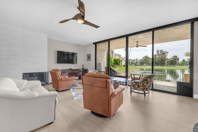 910 Island Drive, Rancho Mirage CA: https://media.crmls.org/mediaz/77a65d46-1f5e-4fe5-ab57-febbcb2333c6.jpg