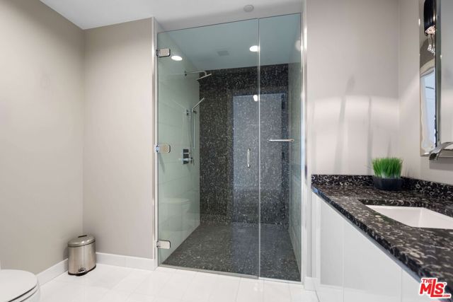Image 23 of 45 For 900 Olympic Boulevard 33i