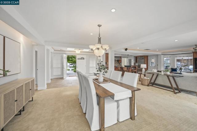 34 Willowview Ct, Danville CA: https://media.crmls.org/mediaz/77a858e3-03ba-4f57-98d5-6969897f7483.jpg