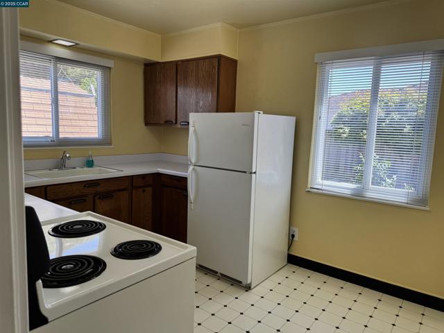 17300 Via Melina, San Lorenzo CA: https://media.crmls.org/mediaz/77a89430-678a-4958-ba3a-eb98006361ec.jpg
