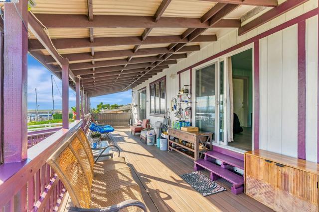 71 Taylor Pl, Bethel Island CA: https://media.crmls.org/mediaz/77a8c67b-68ca-4e42-91f0-58f0d9c4f99c.jpg