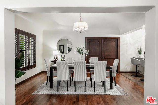 664 S Highland Avenue, Los Angeles CA: https://media.crmls.org/mediaz/77a8e407-2c66-4997-8e03-8ee710ff1d67.jpg