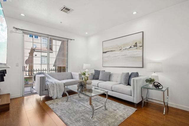 385 Montecito Way, Milpitas CA: https://media.crmls.org/mediaz/77a8ec76-213a-4539-8abe-d7d3e60eafec.jpg
