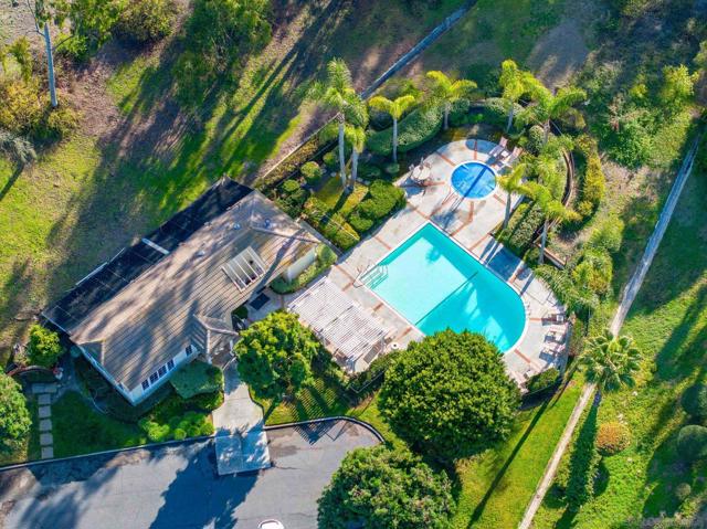 14231 Fox Run Row, San Diego CA: https://media.crmls.org/mediaz/77a96f4a-1972-4a54-a680-68aef3d78a6f.jpg