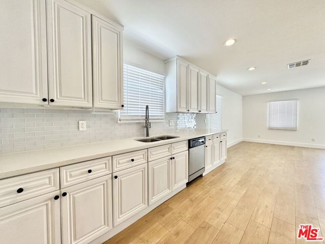 5937 Ranchito, Los Angeles CA: https://media.crmls.org/mediaz/77a9822c-bfc1-4713-95d6-1f91c979700c.jpg