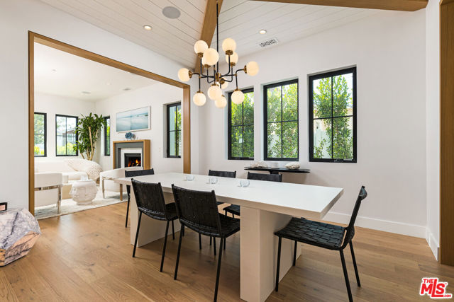 4253 Costello Avenue, Sherman Oaks CA: https://media.crmls.org/mediaz/77a9b2b9-a5b8-418f-9f99-70b7c1dc5e5a.jpg